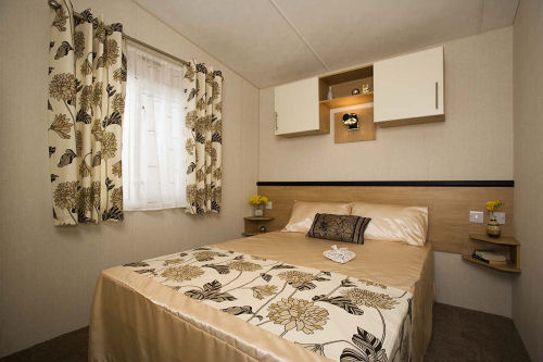 Caravan B19 Master Bedroom